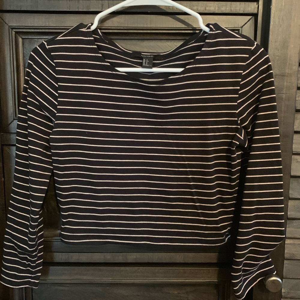 Black and white striped longsleeve crop top